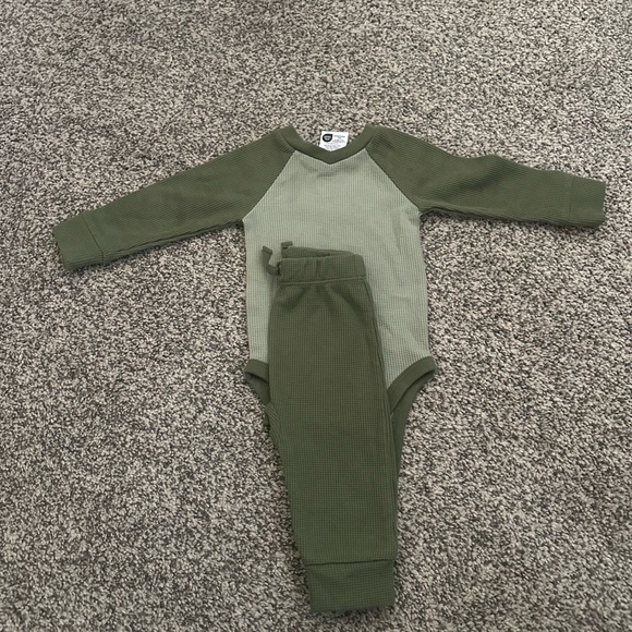 Boys lot 3 to 6 months clothes lightly used. Pet friendly. - Picture 8 of 8